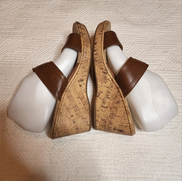 BOC leather wedge sandals. - Picture 7 of 16